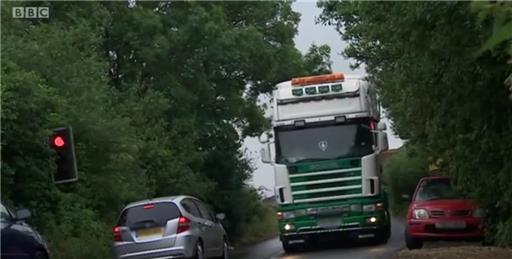 HGV having just crossed Brownlow Bridge - IPC supports proposals for Ivinghoe Area Freight Zone