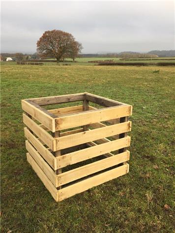 horse hay feeder/forage box - swanwick men's shed, alfreton