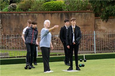 QE Sudents - Queen Elizabeth Students choose Bowls for games lesson this term