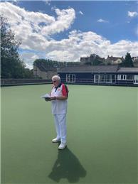 Wind does not stop play