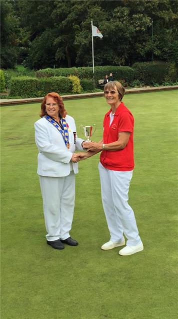Fiona Receives her Trophy from Marjorie Lenny  - Mowsbury Park Member Fiona Mowe Reaches Swallow Cup Final